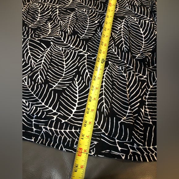 The Legendary Zamboanga || Black & White Fossil Leaf Print Blouse - Picture 7 of 10